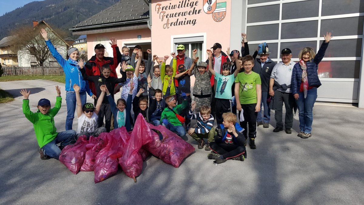 So geht Sauberkeit! Ardninger Volksschüler machen klar Schiff